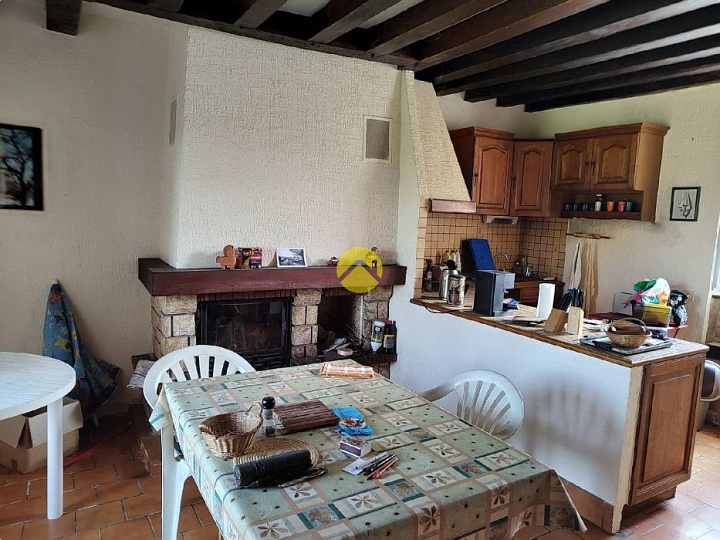 Natuurstenen huis met 3 slaapkamers te koop nabij Gest
