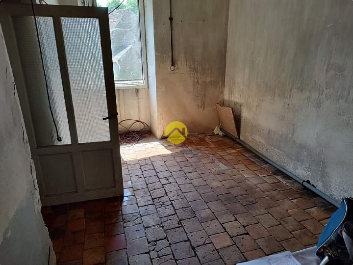 Natuurstenen huis met 2 slaapkamers te koop nabij Gest