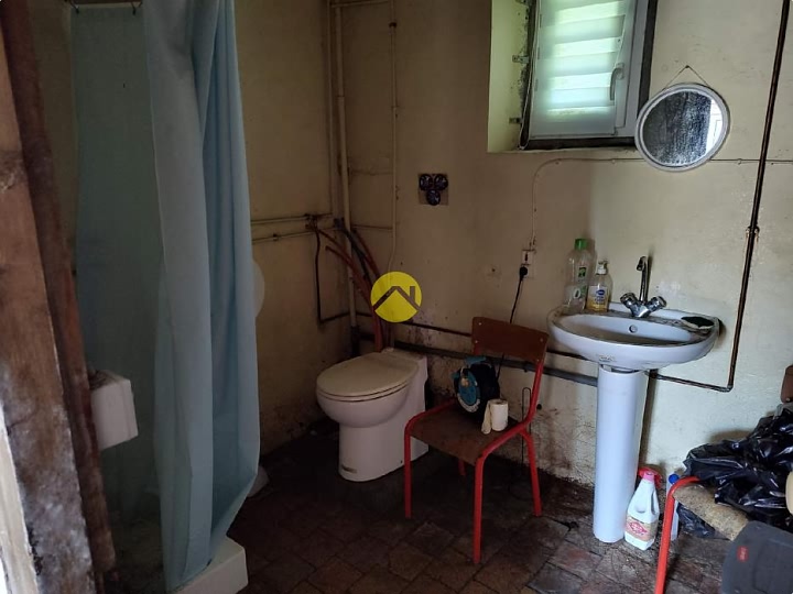 Natuurstenen huis met 2 slaapkamers te koop nabij Gest