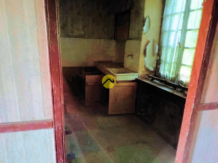 Natuurstenen huis te renoveren nabij Gest