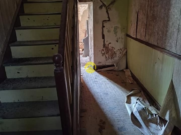 Natuurstenen huis te renoveren nabij Gest