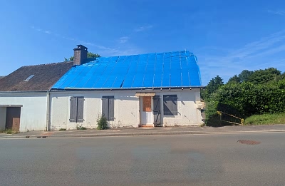 Stone house to renovate near Igé