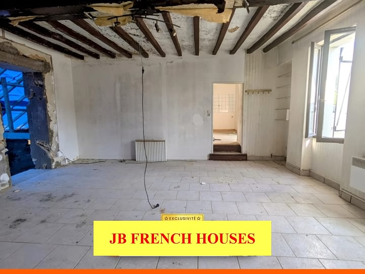 Stone house to renovate near Igé