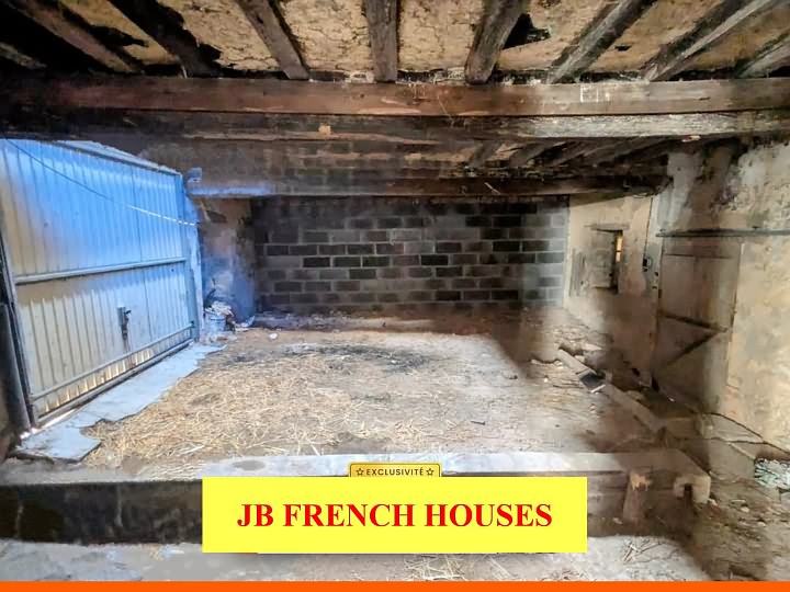 Stone house to renovate near Igé