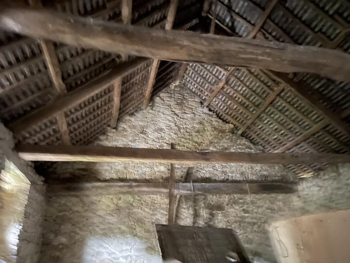 Stone house to renovate near Saint Vran