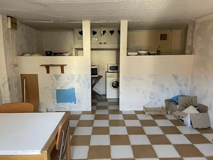 Stone house to renovate near Aizet
