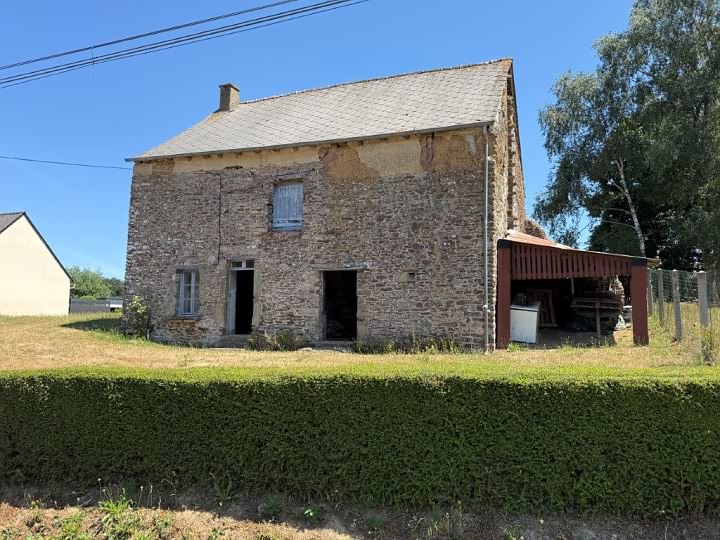 Stone house to renovate near Mohon