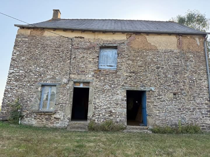 Stone house to renovate near Mohon