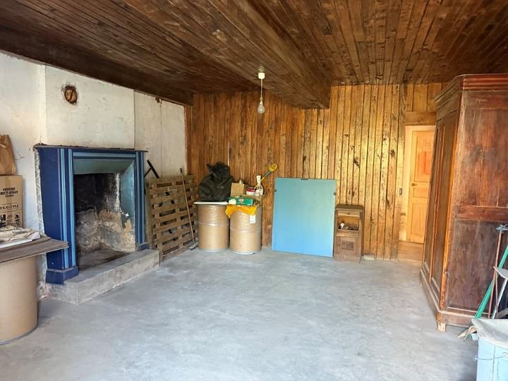 Stone house to renovate near Mohon