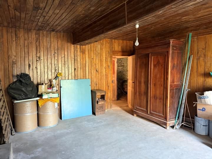 Stone house to renovate near Mohon