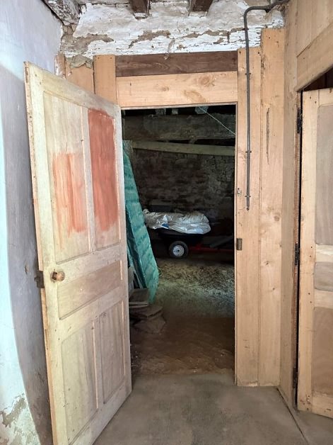Stone house to renovate near Mohon
