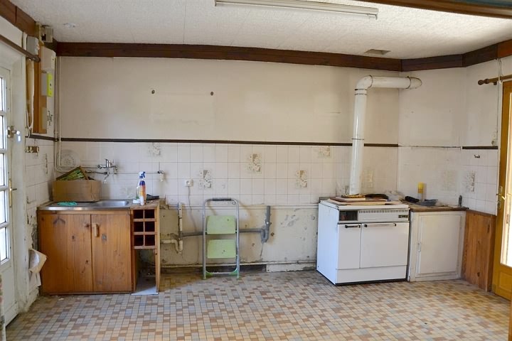 Stone house to renovate near Cisai Saint Aubin