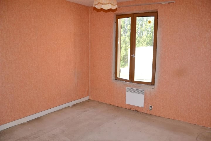 Stone house to renovate near Cisai Saint Aubin