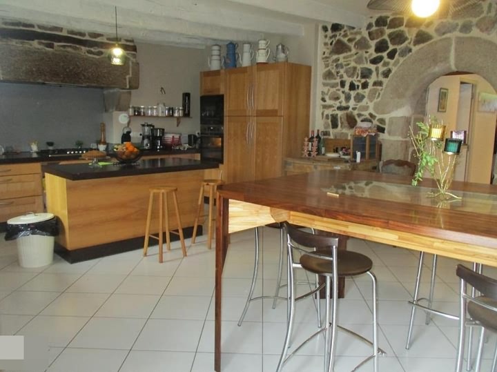 4 bed stone house for sale near Keraden