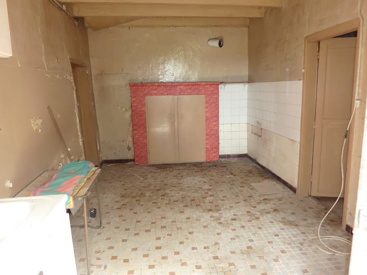 Stone house to renovate near Liglet