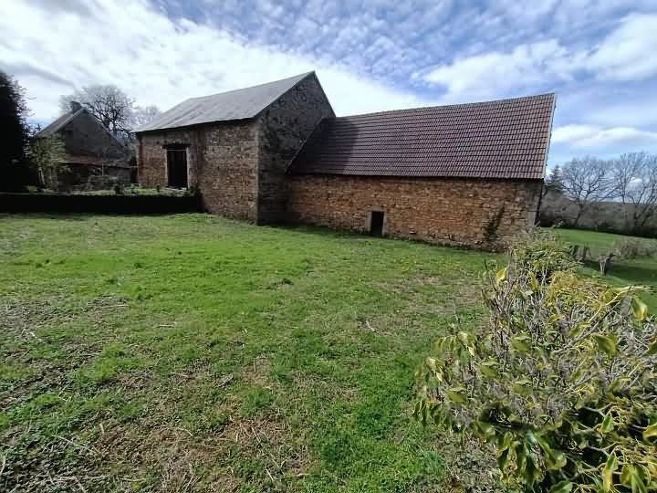 Stone barn to renovate near Farges