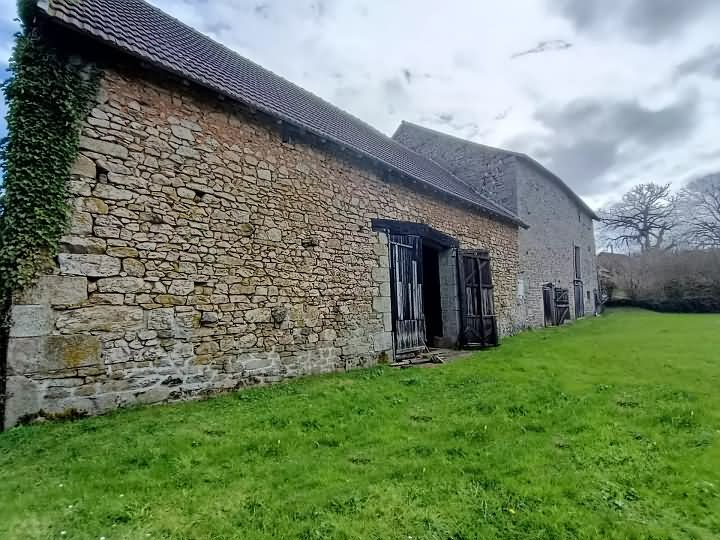 Stone barn to renovate near Farges
