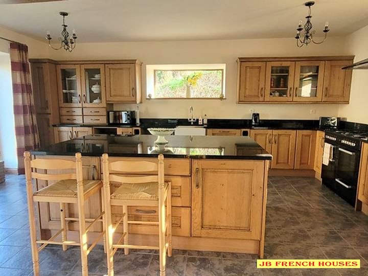 5 bed stone house for sale near Bion