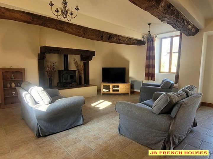 5 bed stone house for sale near Bion