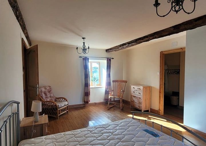 5 bed stone house for sale near Bion