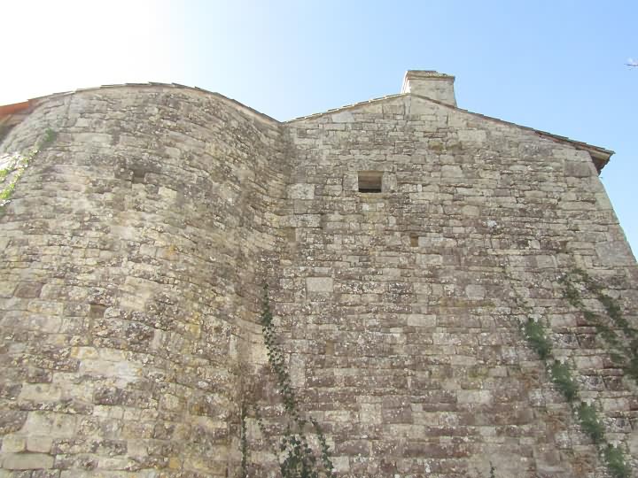 Stone house to renovate near Ardilleux