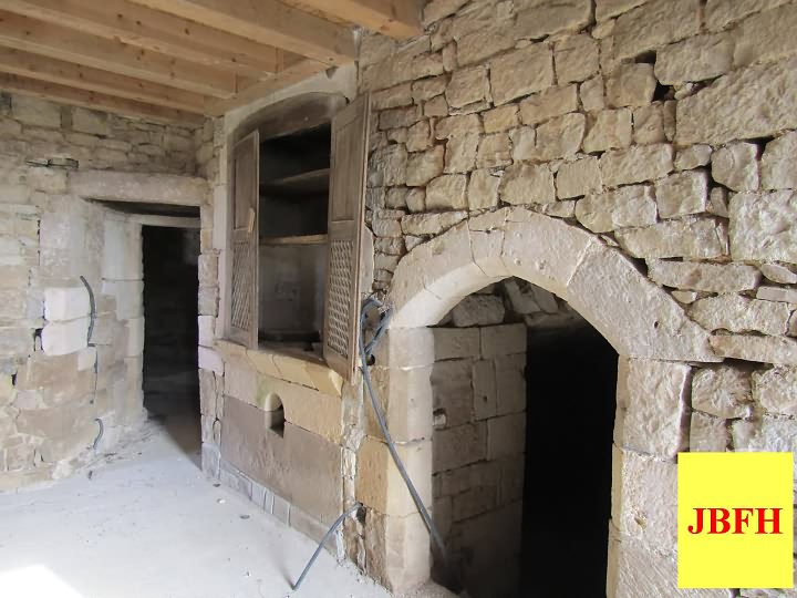 Stone house to renovate near Ardilleux