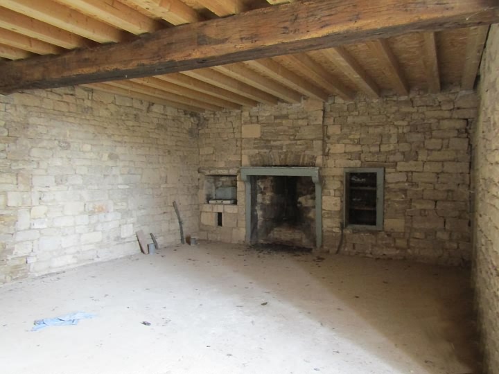 Stone house to renovate near Ardilleux