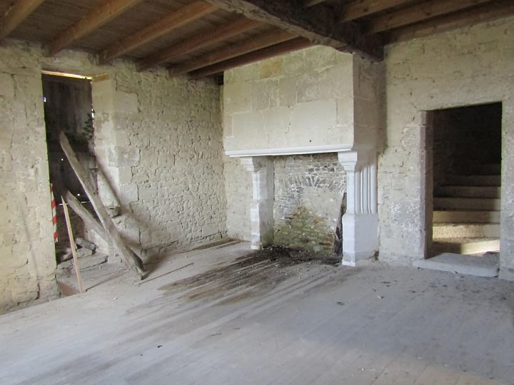 Stone house to renovate near Ardilleux