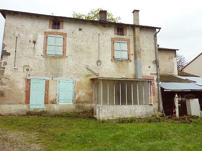 Stone house to renovate near Liglet