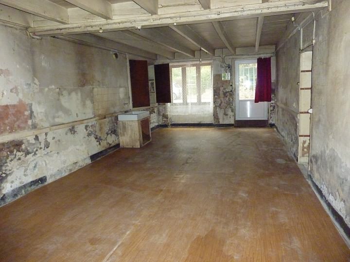 Stone house to renovate near Liglet