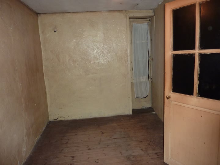 Stone house to renovate near Liglet