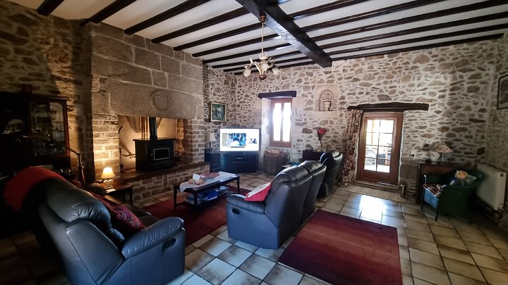 5 bed stone house for sale near Goulat