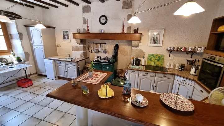5 bed stone house for sale near Goulat