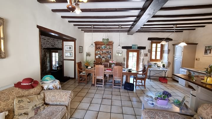 5 bed stone house for sale near Goulat