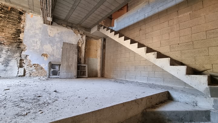 Stone house to renovate near Goulat
