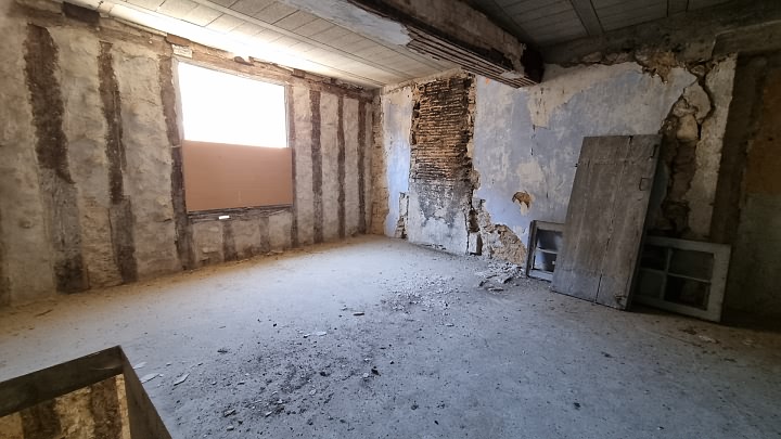 Stone house to renovate near Goulat
