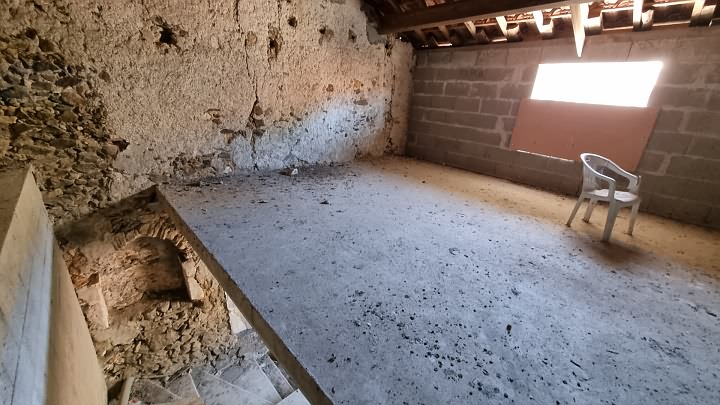 Stone house to renovate near Goulat