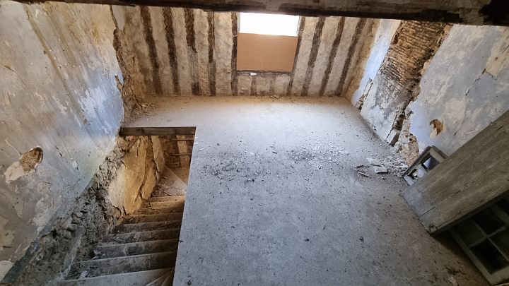 Stone house to renovate near Goulat