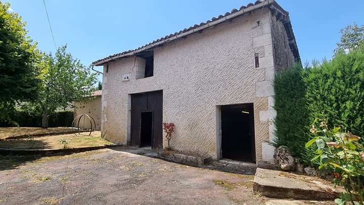 3 bed stone house for sale near Goulat