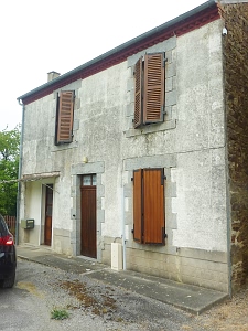 Stone house to renovate near Liglet