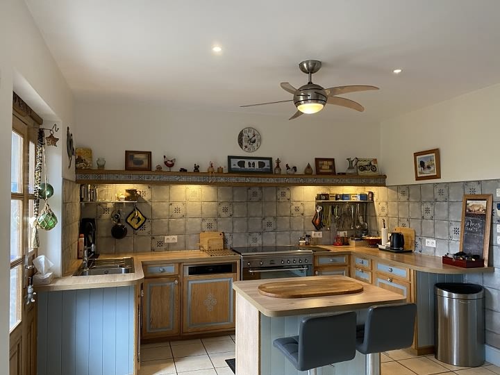 6 bed stone house for sale near Bujaleuf
