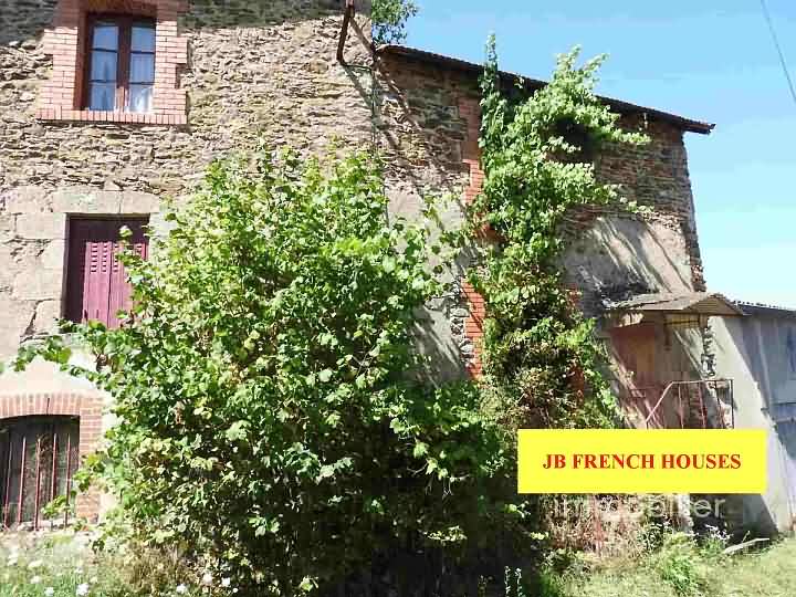 Stone house to renovate near Farges