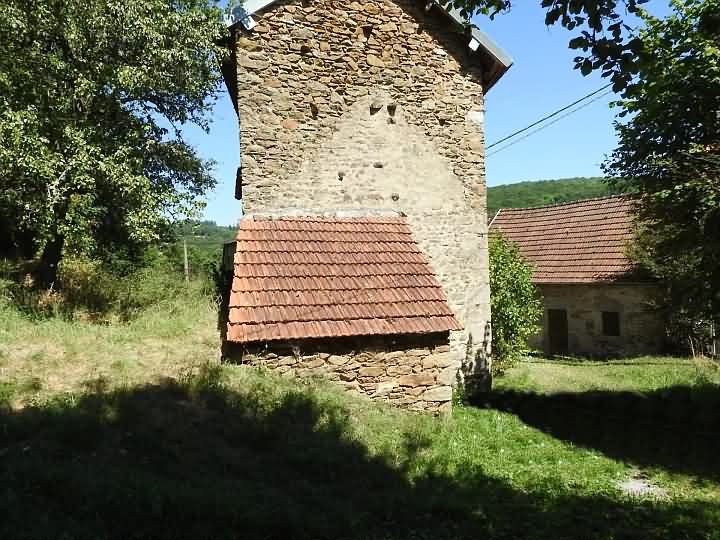 Stone house to renovate near Farges