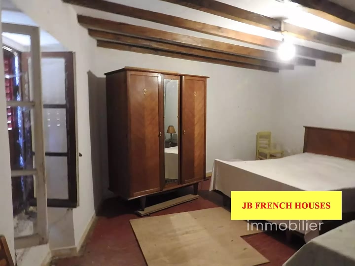 Stone house to renovate near Farges