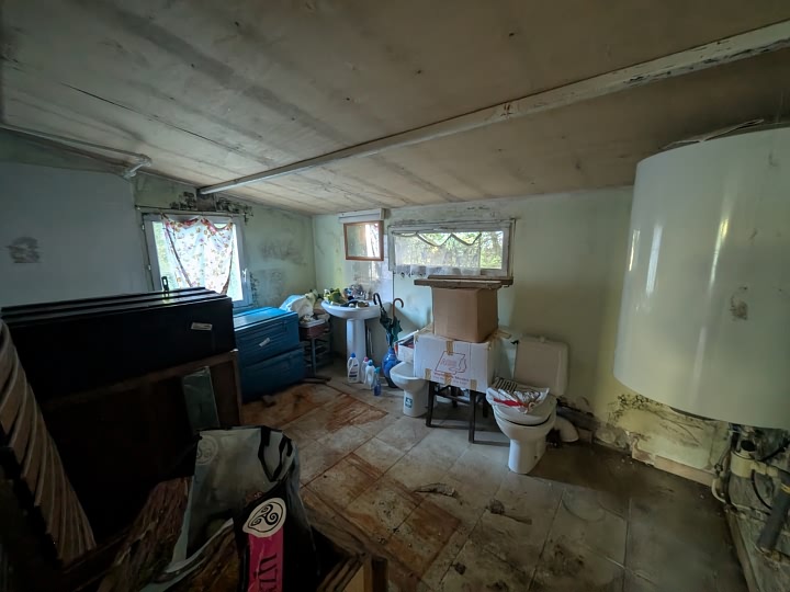 Stone house to renovate near BRITTANY CENTRE and BRITTANY CENTRE WEST