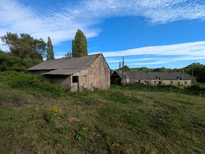Stone house to renovate near BRITTANY CENTRE and BRITTANY CENTRE WEST