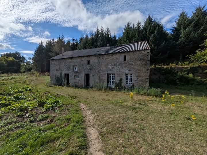 Stone house to renovate near BRITTANY CENTRE and BRITTANY CENTRE WEST