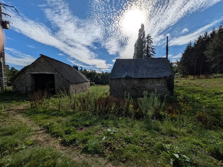 Stone house to renovate near BRITTANY CENTRE and BRITTANY CENTRE WEST