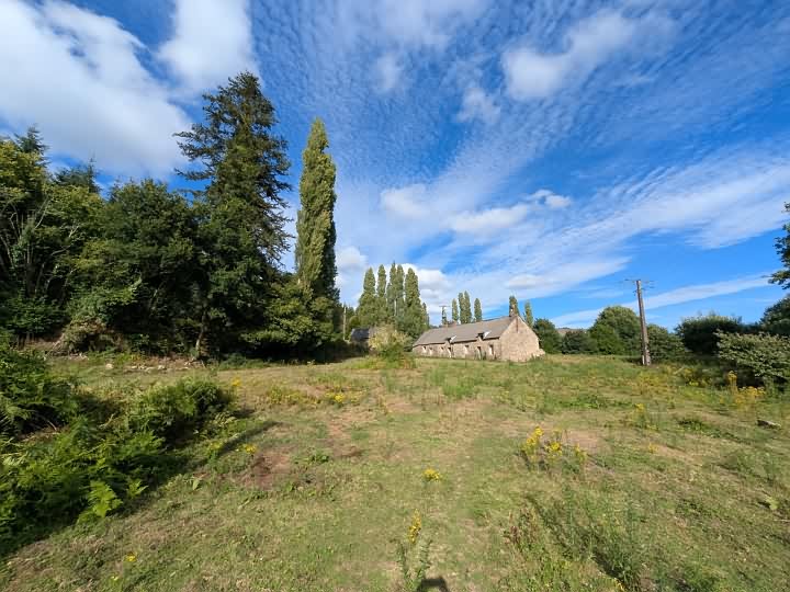 Stone house to renovate near BRITTANY CENTRE and BRITTANY CENTRE WEST