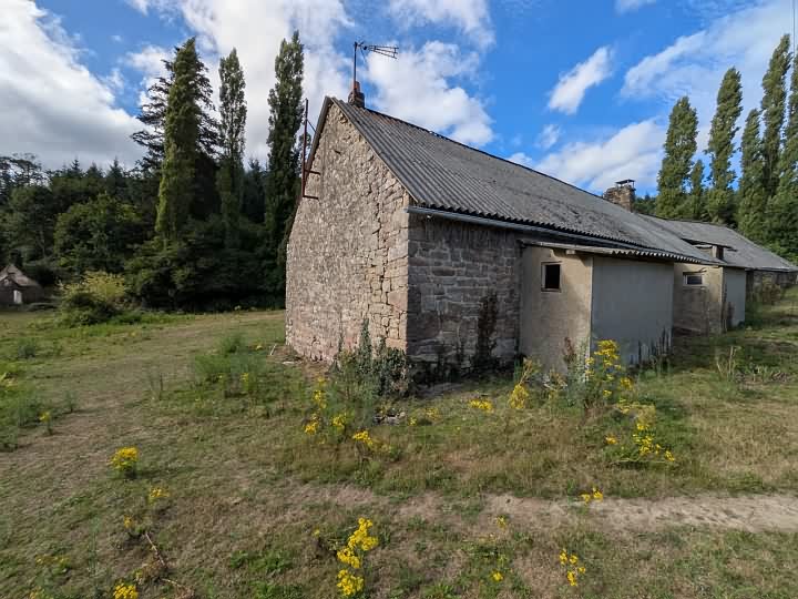 Stone house to renovate near BRITTANY CENTRE and BRITTANY CENTRE WEST